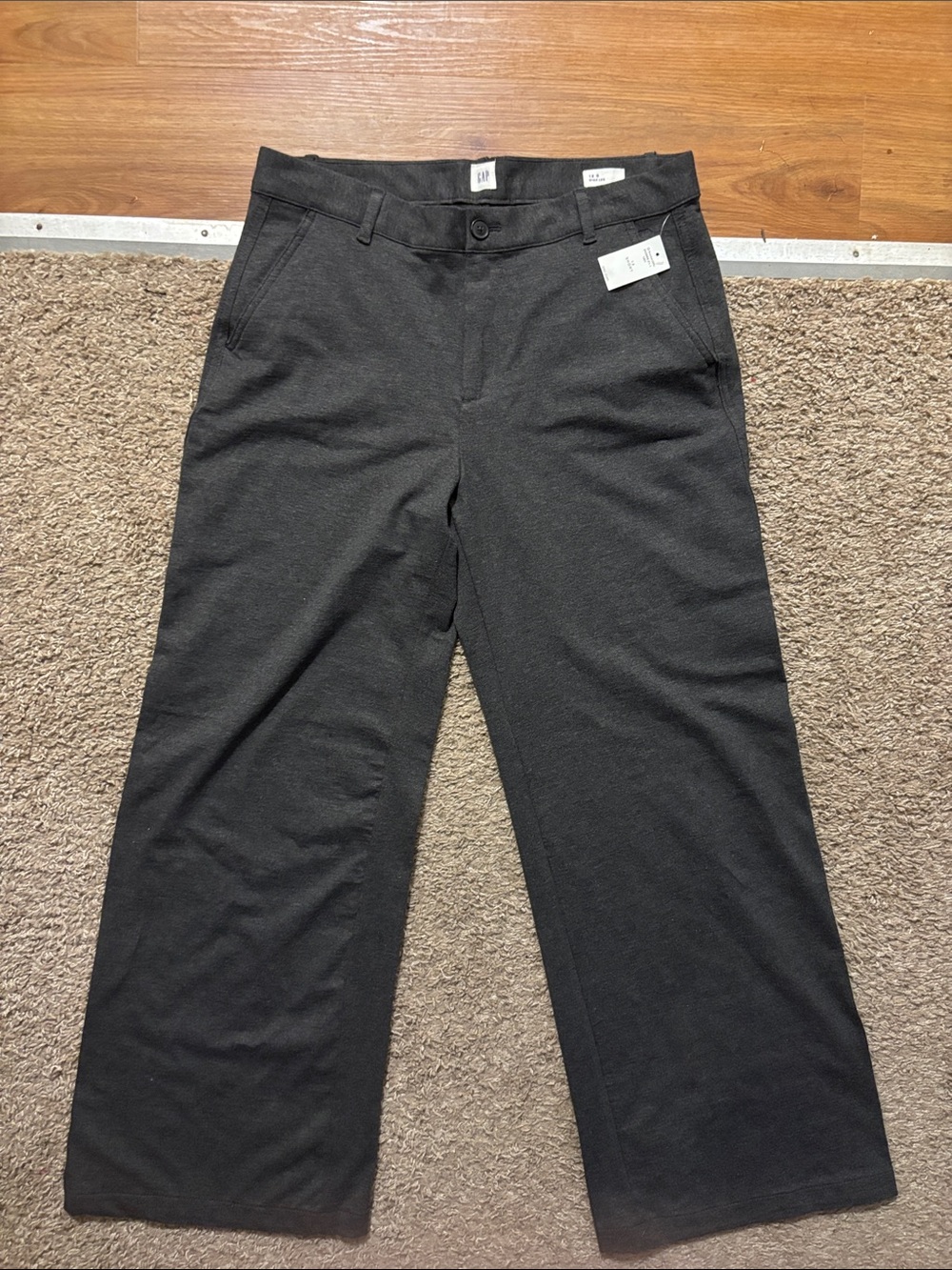 GAP NWT Woman’s 12 Short Charcoal Wide-Leg Trousers Side Pockets Brand New!